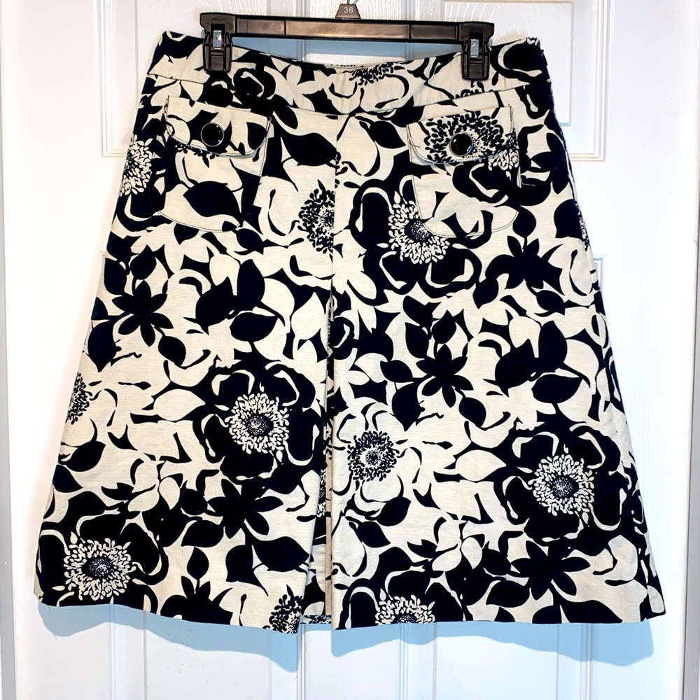 Merona black and white floral skirt. Size 10